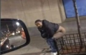 Εικόνα-εμετός στο Κολωνάκι Αλλοδαπός αφοδεύει στη μέση του δρόμου